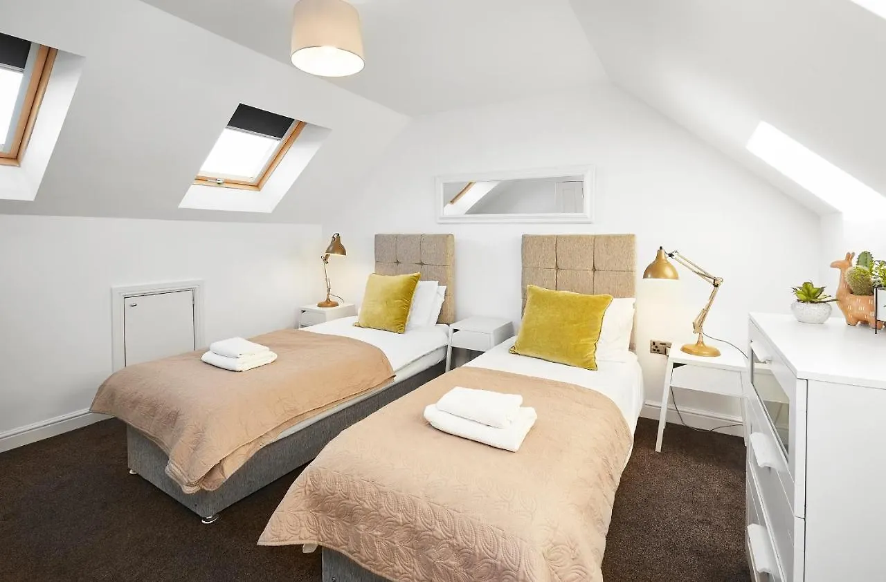 Ambler Thorn Lodge Queensbury